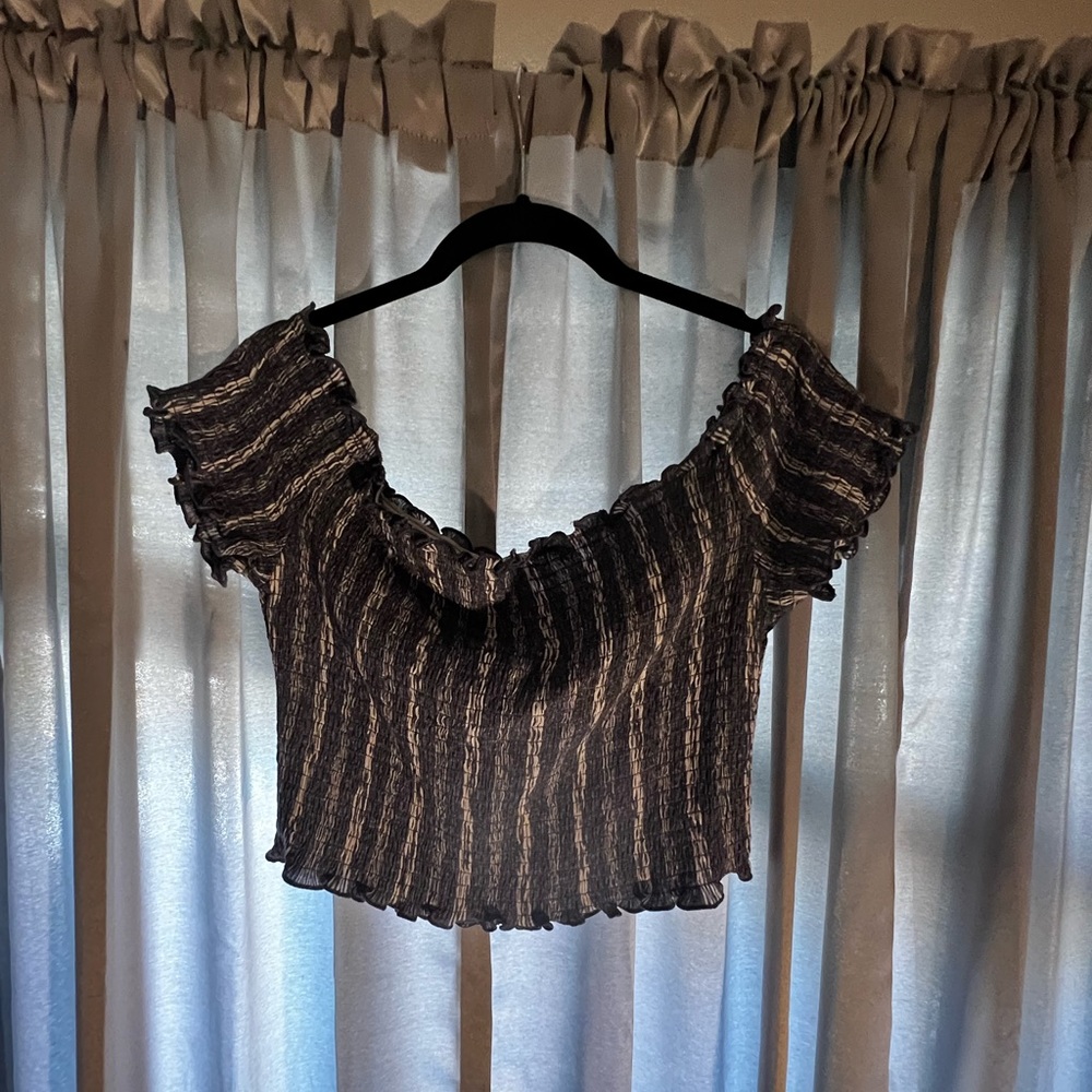 No Boubdaries Top and Bottom 2 piece set (comes with both items w/ purchase.
